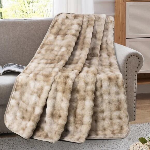 Brentwood Oversized Waterproof Pet Blanket and Furniture Protector, Bubble Fur - Picture 2 of 5